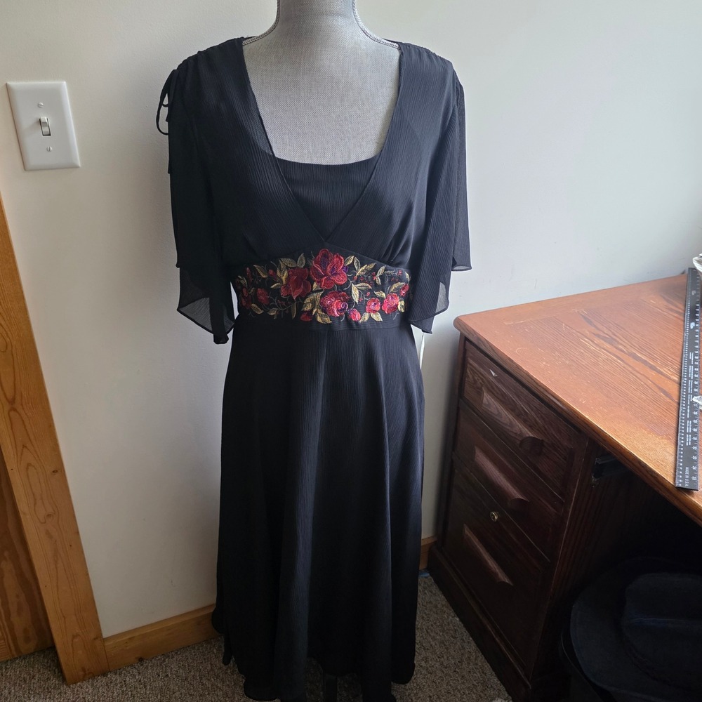 Plaza South Vintage 2006 Black Floral Embroidered Midi Dress Y2K NOS 10 HoCo